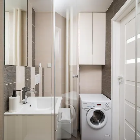 Apartment Rondo Onz Modern By Bookinghost