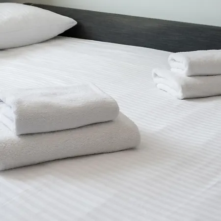 Rondo Onz Modern By Bookinghost 바르샤바