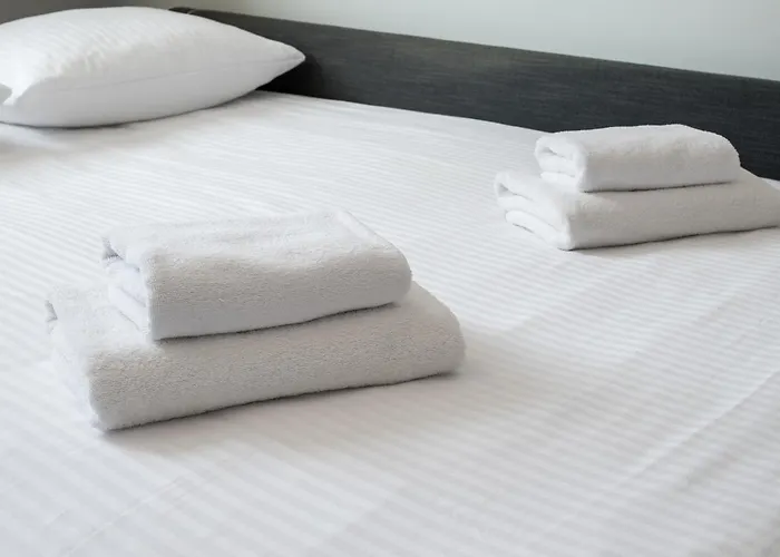 Rondo Onz Modern By Bookinghost ורשה