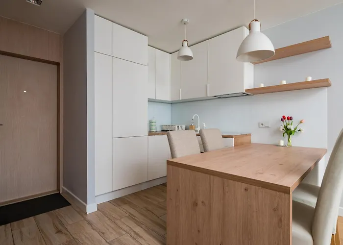 Rondo Onz Modern By Bookinghost Warschau